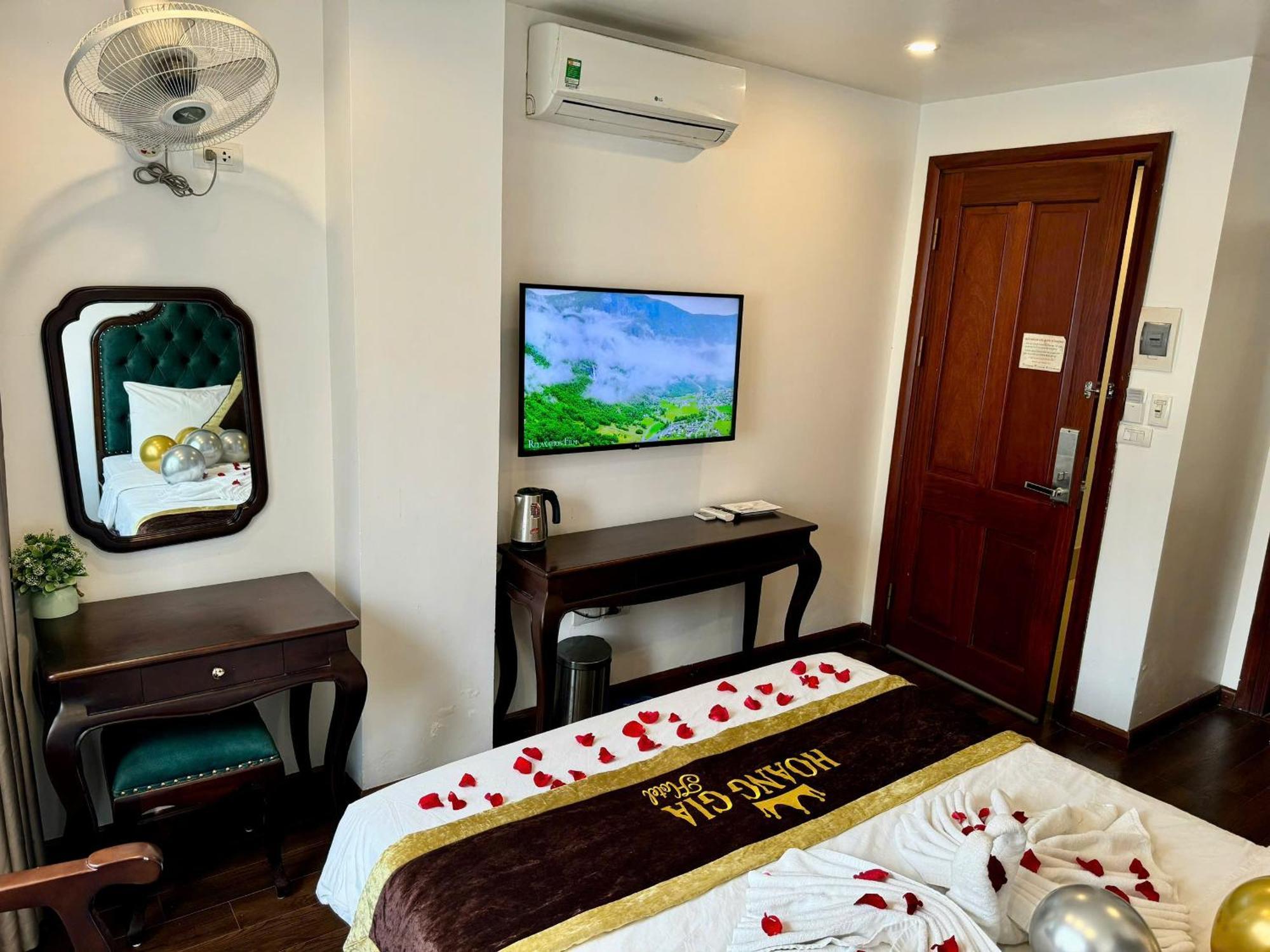 Royal Hotel Nhân Hòa Hanoi Esterno foto