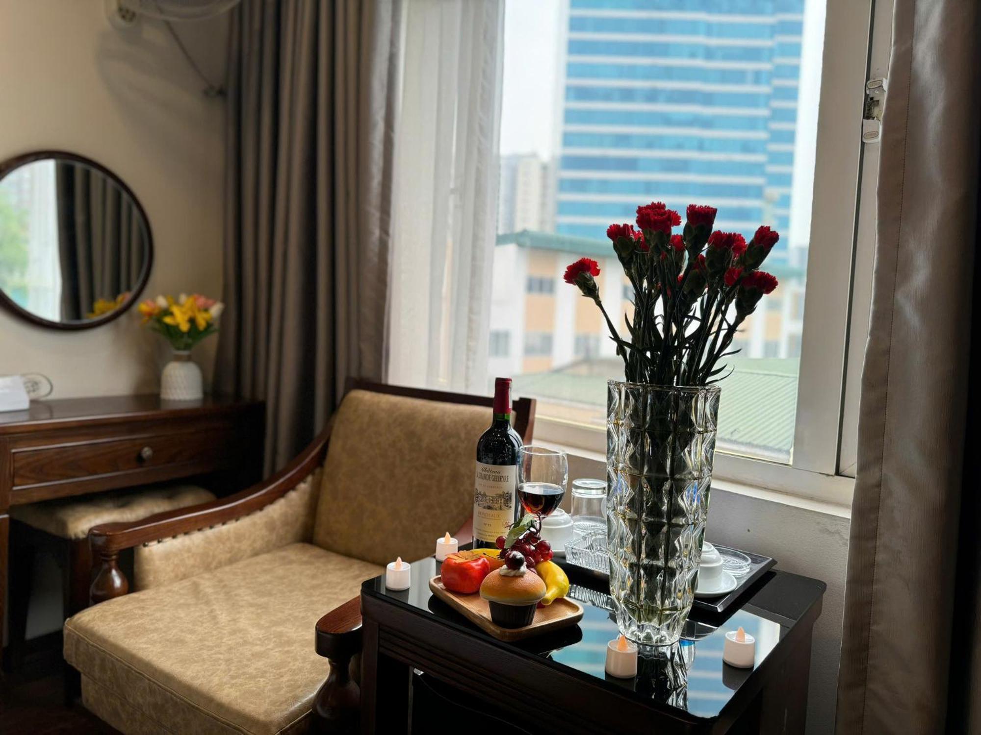 Royal Hotel Nhân Hòa Hanoi Esterno foto